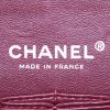 Bolso para llevar al hombro o en la mano Chanel Timeless Classic en cuero acolchado negro - Detail D4 thumbnail