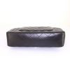 Bolso para llevar al hombro o en la mano Chanel Timeless Classic en cuero acolchado negro - Detail D5 thumbnail