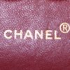 Bolso de mano Chanel Timeless en cuero acolchado marrón oscuro - Detail D4 thumbnail