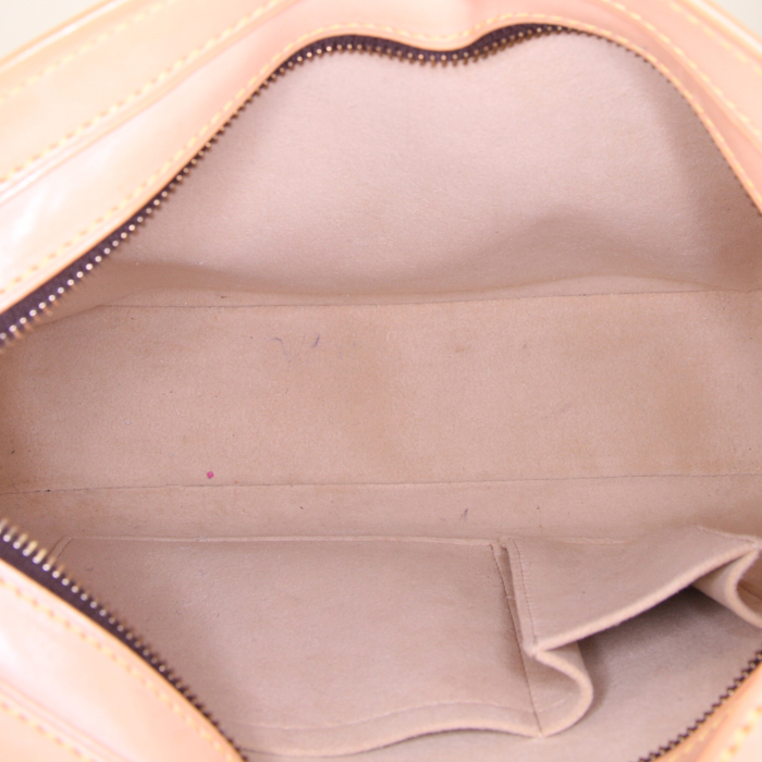 Sac bandoulière Louis Vuitton Manhattan en toile monogram marron et cuir naturel - Detail D2