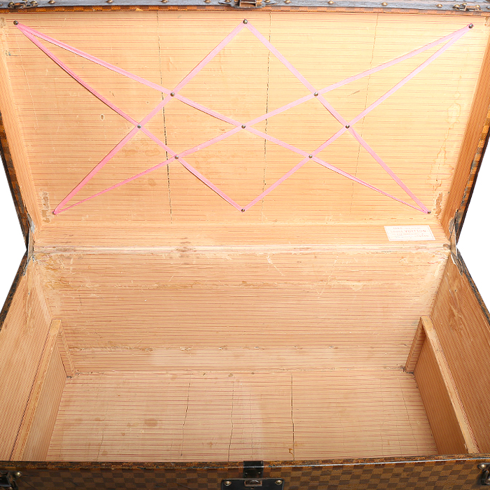 Baul Louis Vuitton Malle Courrier en lona a cuadros marrón - Detail D2