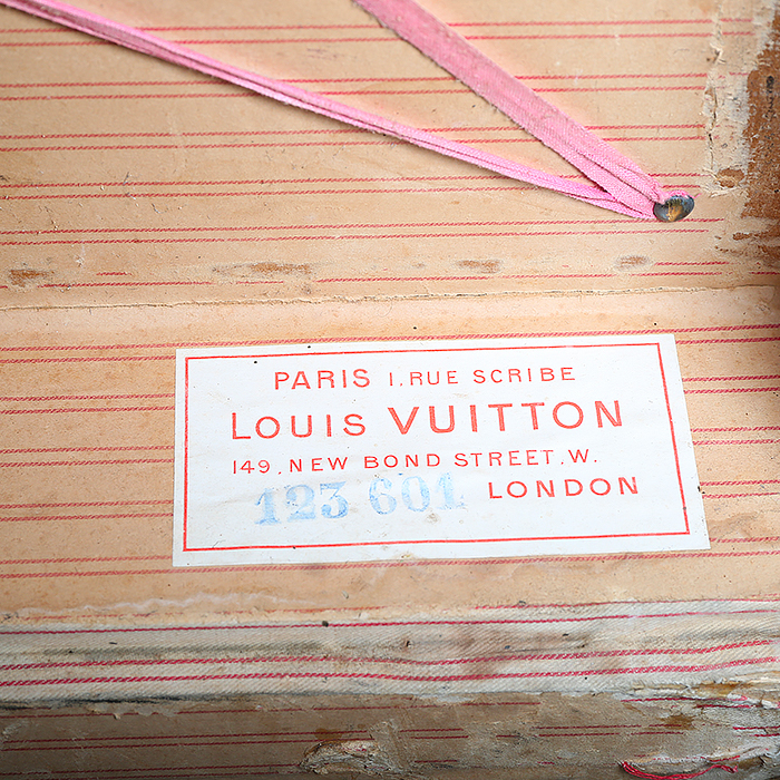 Baul Louis Vuitton Malle Courrier en lona a cuadros marrón - Detail D3
