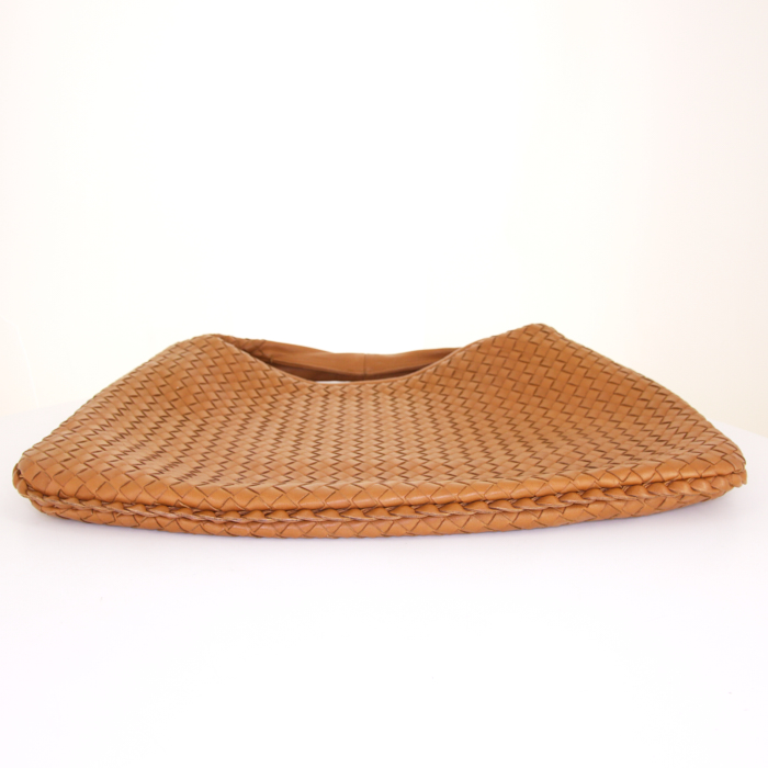 Bolso de mano Bottega Veneta Veneta en cuero intrecciato color caramelo - Detail D4