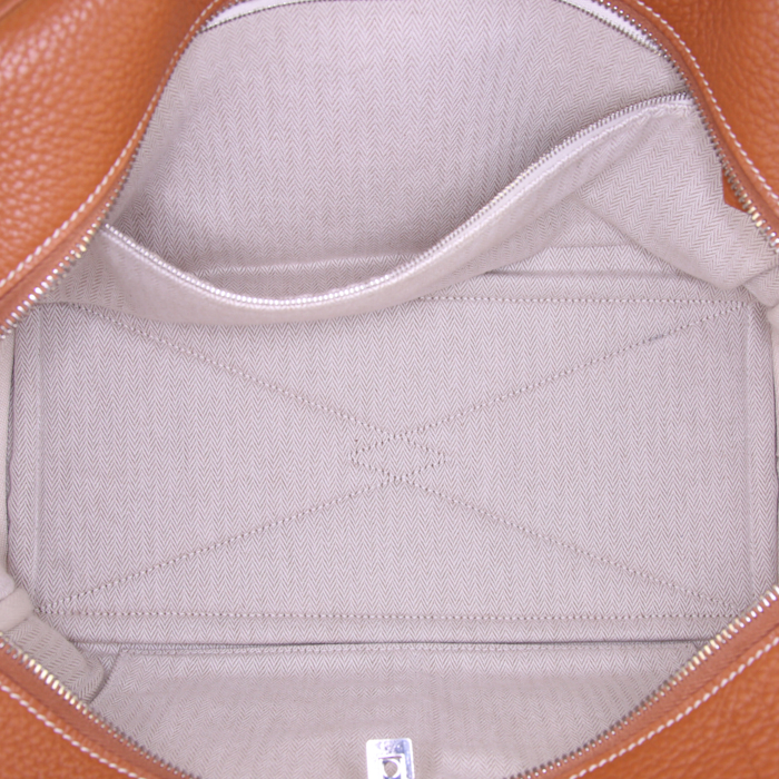 Hermes Victoria handbag in gold leather taurillon clémence - Detail D2
