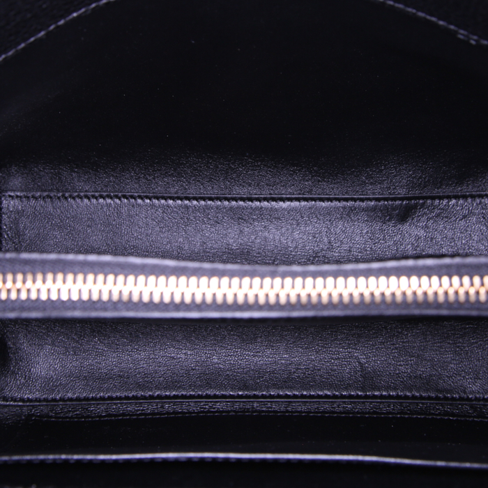 Celine 16 bag worn on the shoulder or carried in the hand in black grained leather - Detail D3
