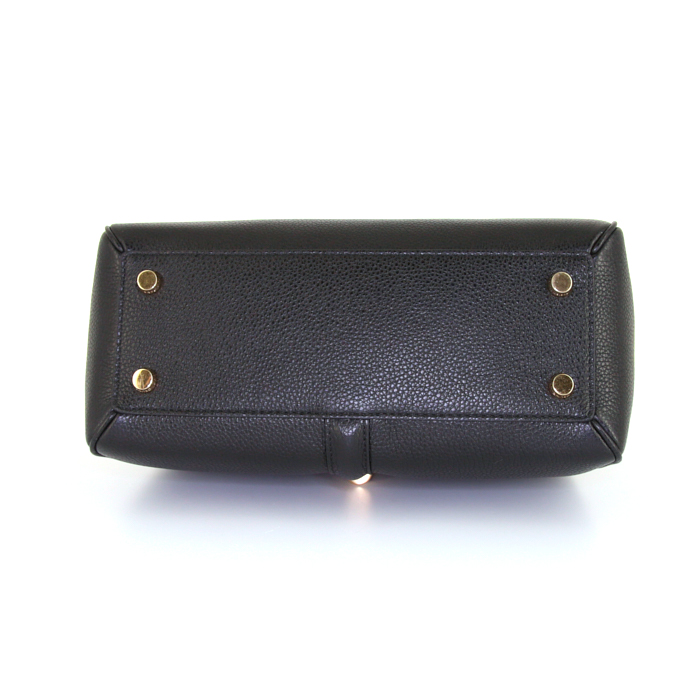 Celine 16 bag worn on the shoulder or carried in the hand in black grained leather - Detail D5