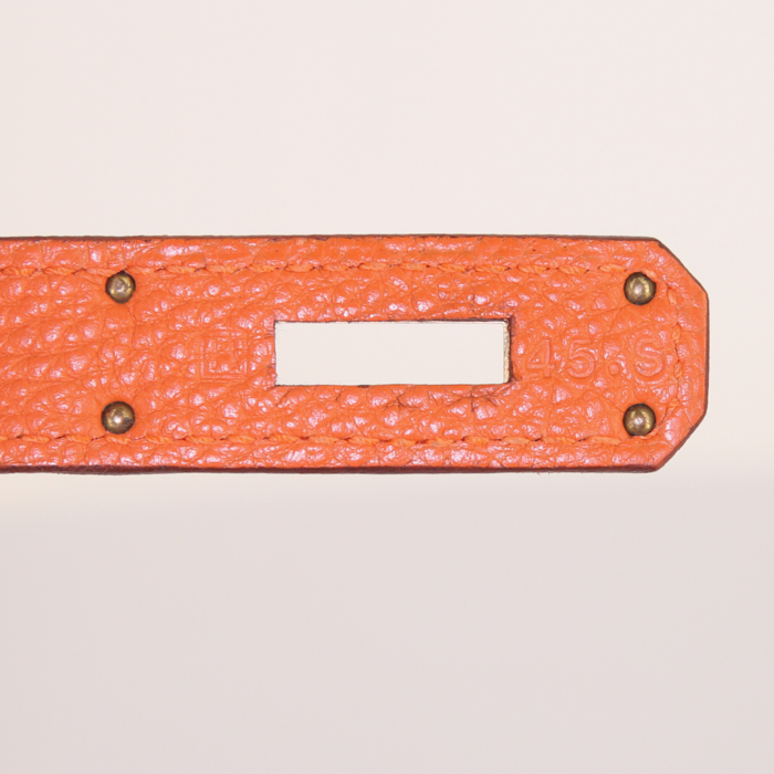 Hermes Birkin 35 cm handbag in orange togo leather - Detail D4