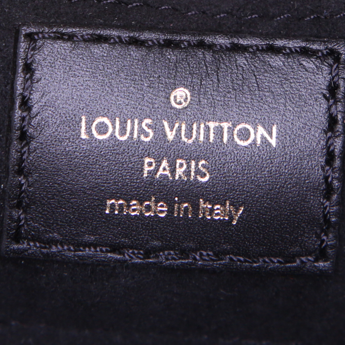 Sac bandoulière Louis Vuitton New Wave en cuir matelassé noir - Detail D3