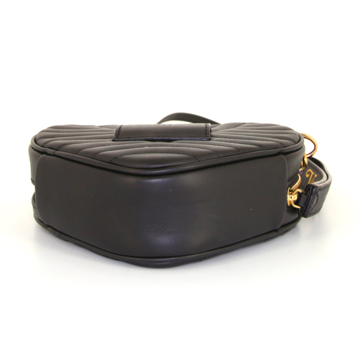 Louis Vuitton New Wave shoulder bag in black quilted leather - Detail D4