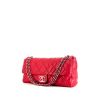 Chanel Baguette handbag in red quilted grained leather - 00pp thumbnail