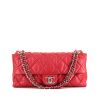 Chanel Baguette handbag in red quilted grained leather - 360 thumbnail