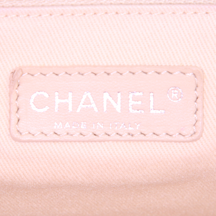 Bolso de mano Chanel Baguette en cuero granulado acolchado rojo - Detail D4