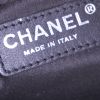 Bolso de noche Chanel Editions Limitées en satén negro - Detail D3 thumbnail
