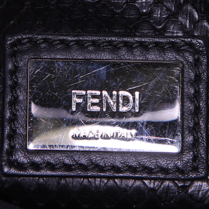 Fendi Peekaboo Regular handbag in black leather - Detail D4