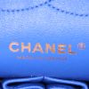 Sac à main Chanel Timeless jumbo en cuir matelassé bleu - Detail D4 thumbnail