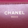 Bolso para llevar al hombro o en la mano Chanel Vintage en cuero acolchado color burdeos - Detail D4 thumbnail