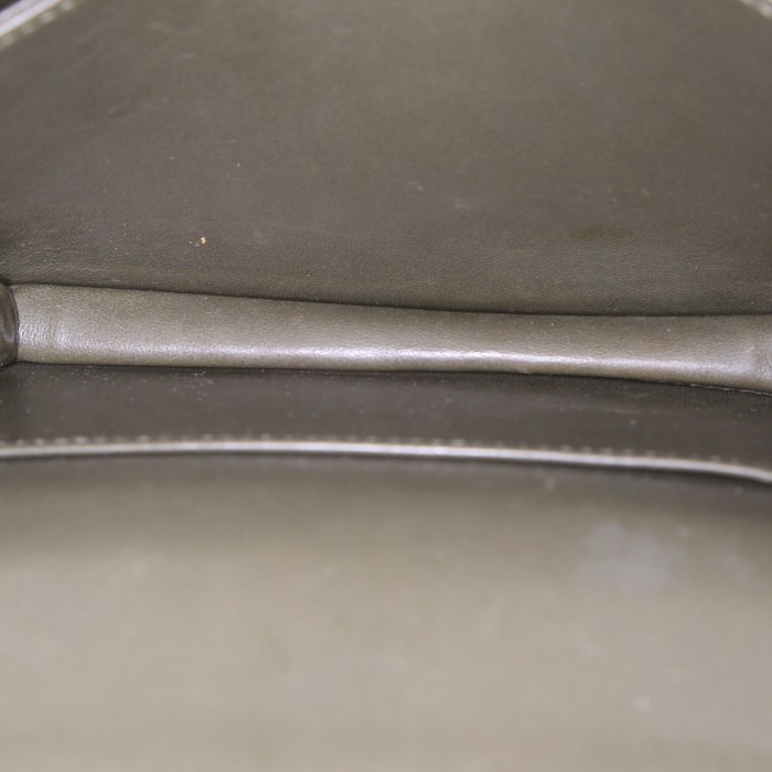 Bolso bandolera Hermès  Constance mini  en aligátor caqui - Detail D3