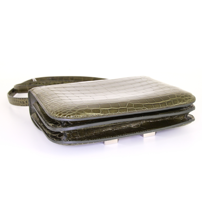 Hermès  Constance mini  shoulder bag  in khaki alligator - Detail D5