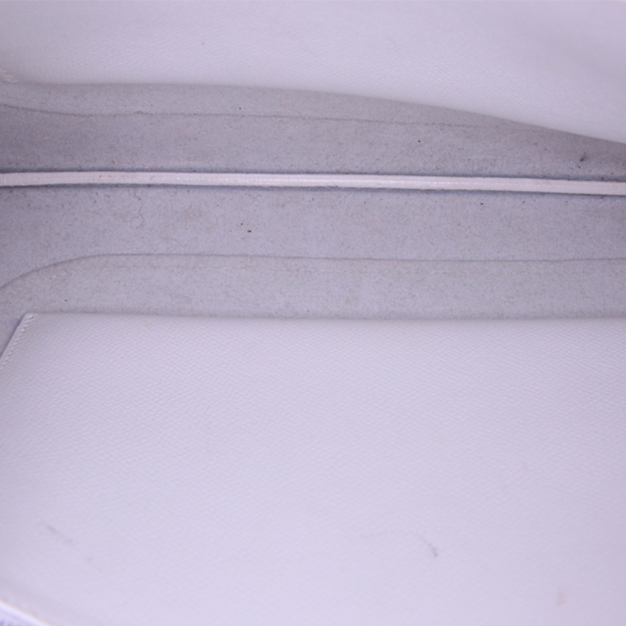 Bolso para llevar al hombro o en la mano Hermès Trim en cuero togo blanco y junco azul - Detail D2