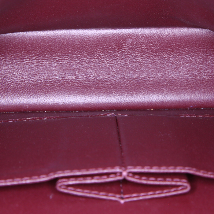 Sac à main Chanel Timeless en cuir grainé matelassé noir - Detail D3