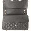 Bolso bandolera Chanel Timeless jumbo en cuero granulado acolchado negro - Detail D5 thumbnail