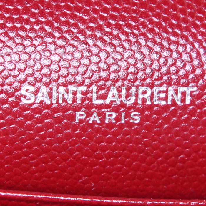 Sac bandoulière Saint Laurent Wallet on Chain en cuir grainé matelassé rouge - Detail D3