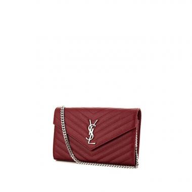 Borsa a tracolla Saint Laurent Wallet on Chain in pelle martellata e trapuntata rossa con motivo a spina di pesce