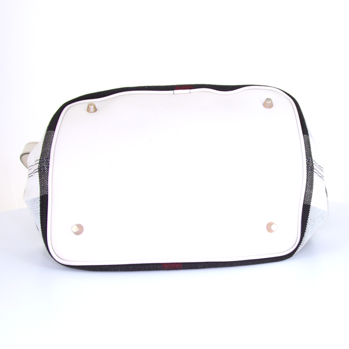 Burberry Ashby shoulder bag in navy blue, black, white and red Haymarket canvas and white leather - Detail D5