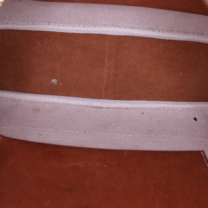 Bolso de mano Hermès Trim en cuero color oro y lona beige - Detail D2