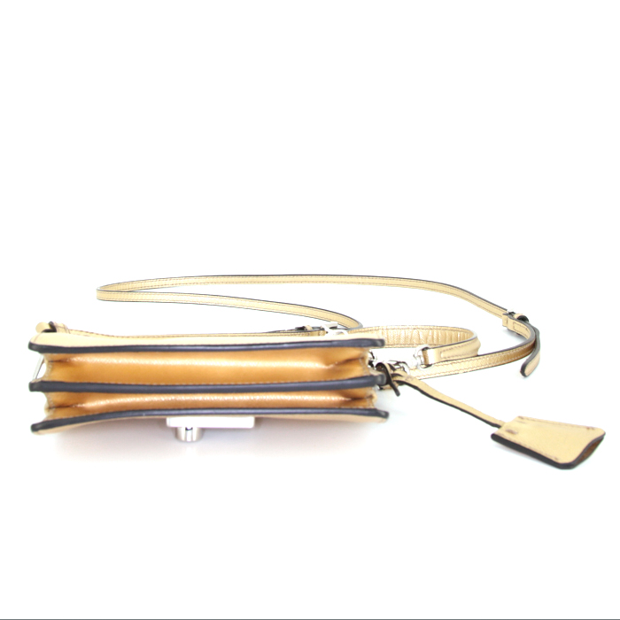 Prada Sound Clutch pouch in gold leather - Detail D5