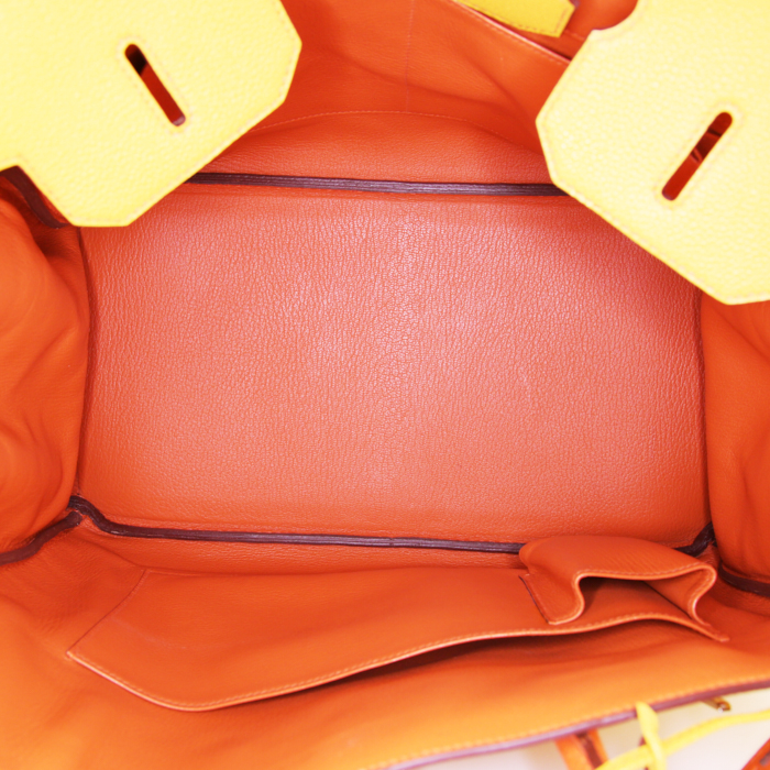 Hermes Birkin 35 cm handbag in Jaune d'Or togo leather and orange piping - Detail D2