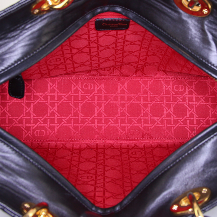 Bolso de mano Dior Lady Dior modelo grande en cuero cannage negro - Detail D2