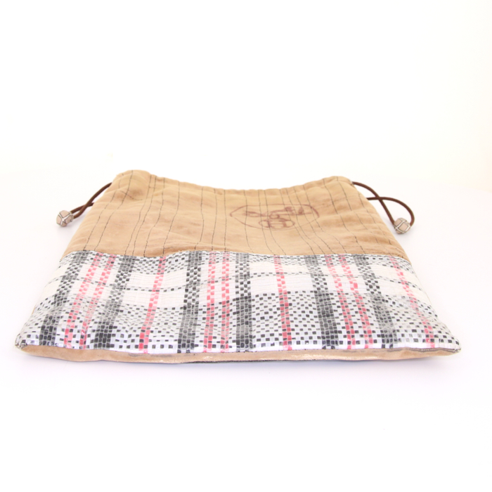 Sac cabas Hermès Petit H en tissu siglé beige et suédine beige - Detail D4