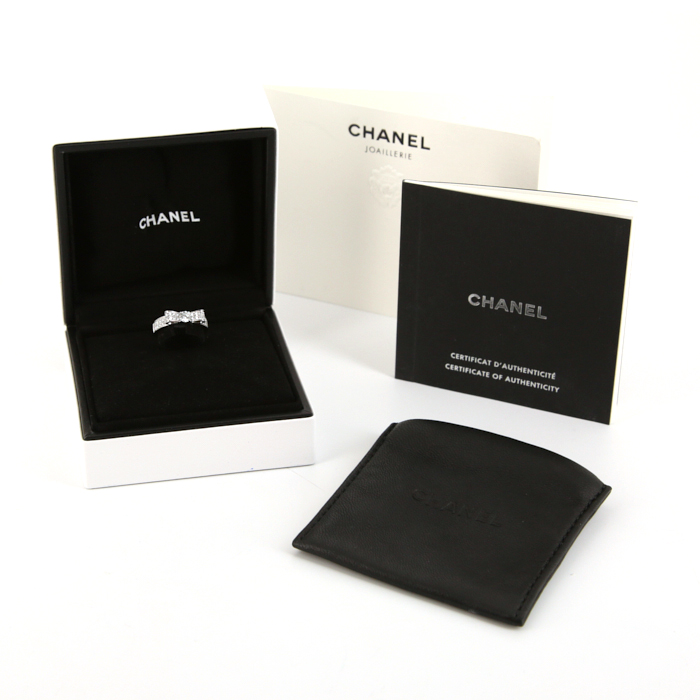 Bague Chanel Ruban en or blanc et diamants - Detail D2