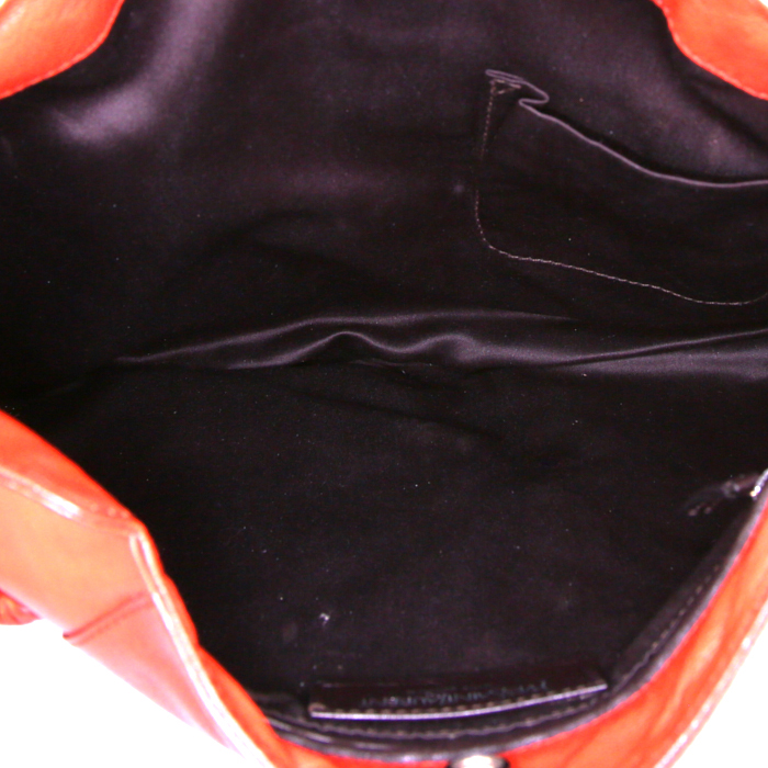 Yves Saint Laurent Mombasa handbag in orange leather - Detail D2