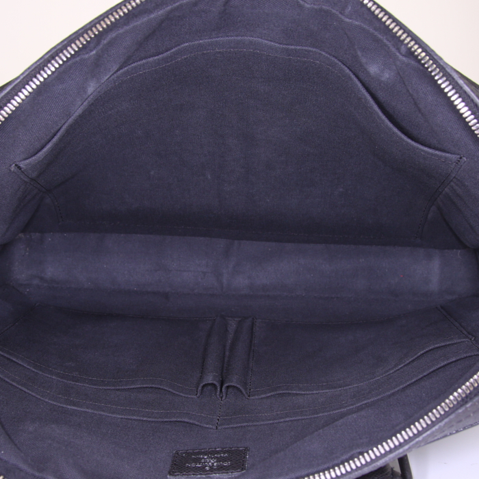 Louis Vuitton Voyage briefcase in black taiga leather and black leather - Detail D3