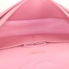 Bolso de mano Chanel Timeless en cuero acolchado rosa - Detail D3 thumbnail