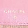 Portefeuille Chanel en cuir grainé rose - Detail D2 thumbnail