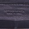 Billetera Bottega Veneta en cuero trenzado negro - Detail D3 thumbnail