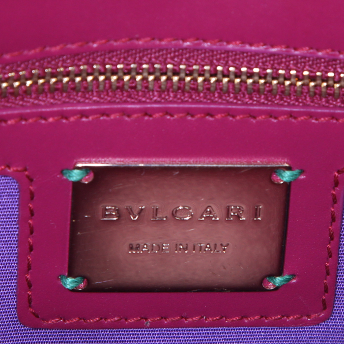 Sac porté épaule ou main Bulgari Serpenti en cuir rose-framboise et galuchat rose - Detail D4