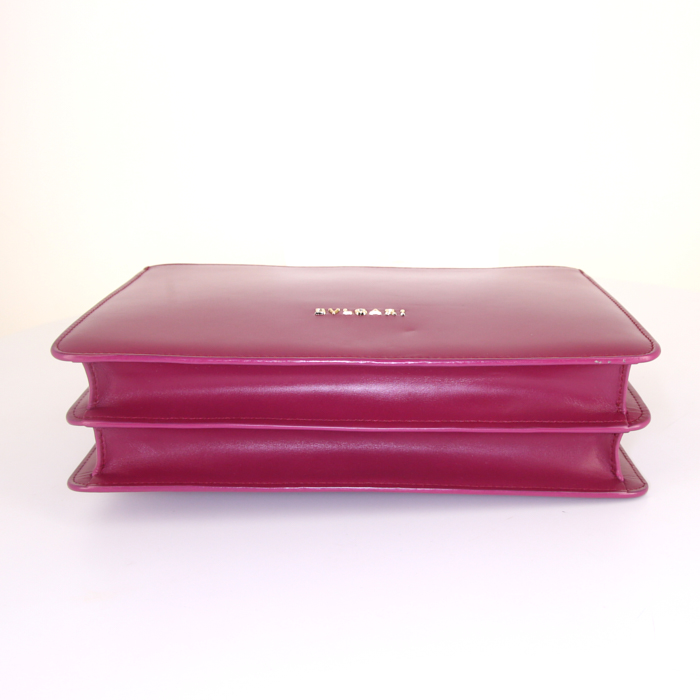 Sac porté épaule ou main Bulgari Serpenti en cuir rose-framboise et galuchat rose - Detail D5