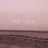 Bolso bandolera Prada Gaufre en cuero color rosa claro - Detail D4 thumbnail