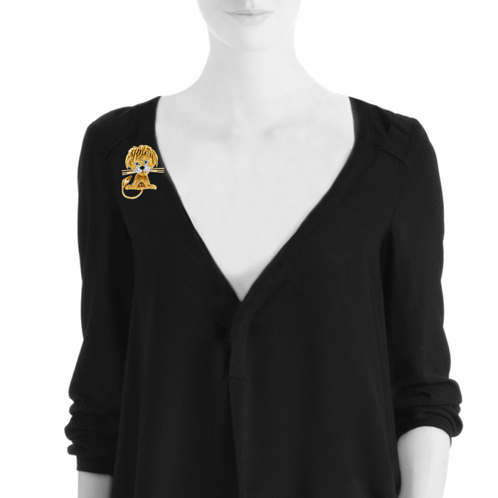 Van Cleef & Arpels Lion Ebouriffé large model brooch-pendant in yellow gold,  platinium and sapphires and in diamonds - Detail D1