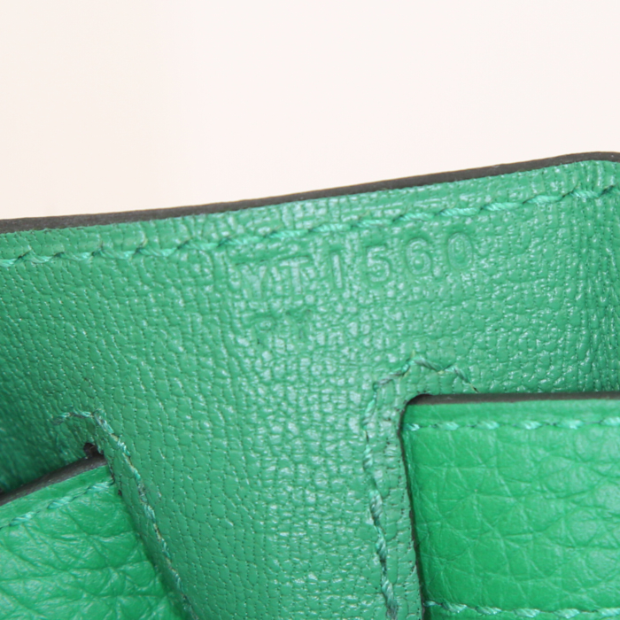 Sac à main Hermes Kelly 28 cm en cuir togo vert Bamboo - Detail D5