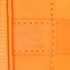 Louis Vuitton petit Noé handbag in orange epi leather - Detail D3 thumbnail