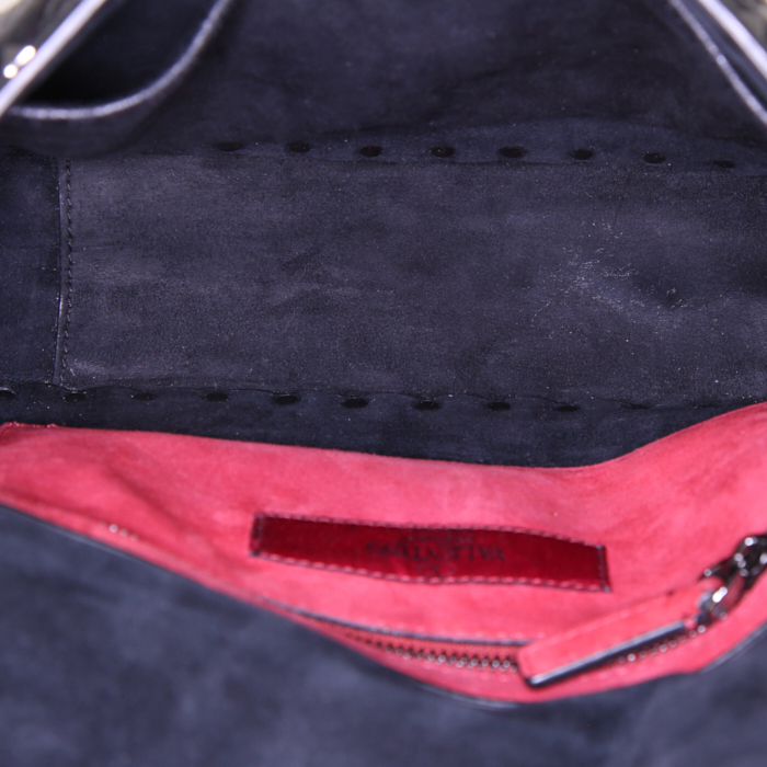 Valentino Rockstud Lock shoulder bag in black grained leather - Detail D3