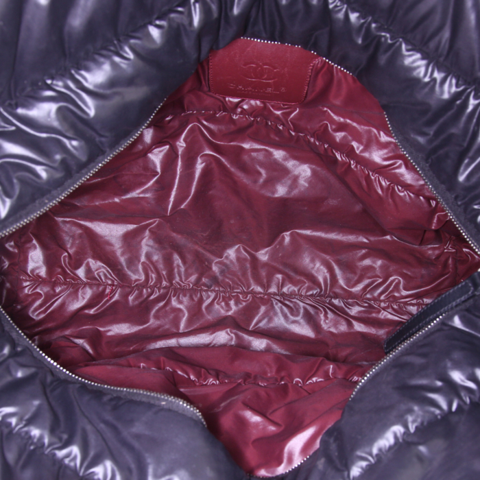Sac porté épaule ou main Chanel Coco Cocoon en toile matelassée noire et cuir noir - Detail D2