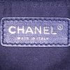 Chanel Timeless jumbo shoulder bag in navy blue quilted leather - Detail D4 thumbnail