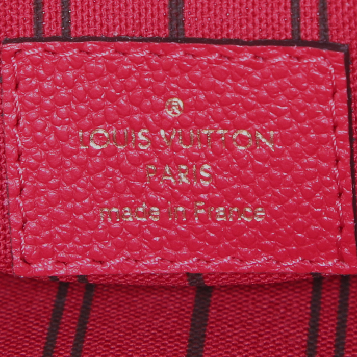 Sac bandoulière Louis Vuitton Metis en cuir monogram empreinte rouge et cuir grainé rouge - Detail D4
