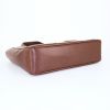 Bolso de mano Chanel Petit Shopping en cuero granulado acolchado marrón - Detail D4 thumbnail